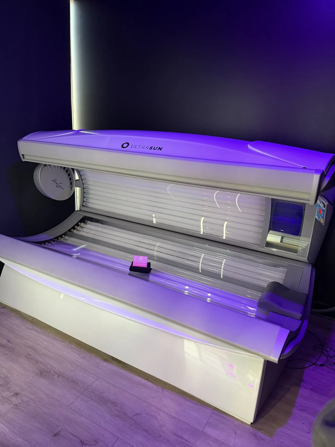Ruby Level 5 lay-down tanning bed